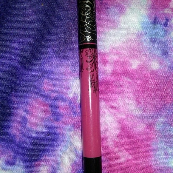 Liquid lip and lip liner bundle - Picture 3 of 3